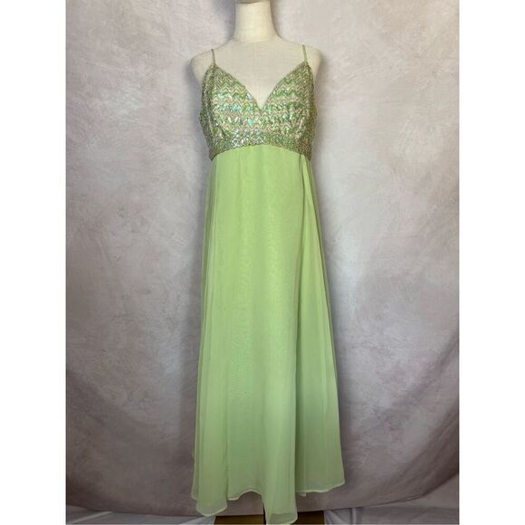 Vintage 1960s GreenโEveningโDressโGown - Picture 1 of 9
